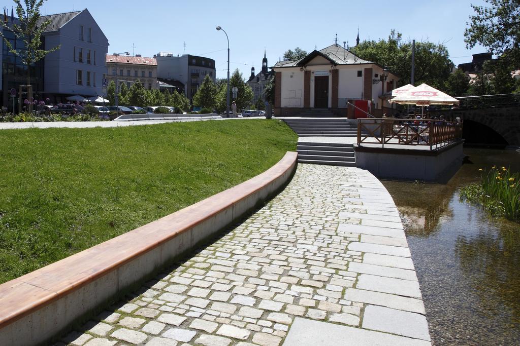 U Zvonu Hotel Plzeň Kültér fotó