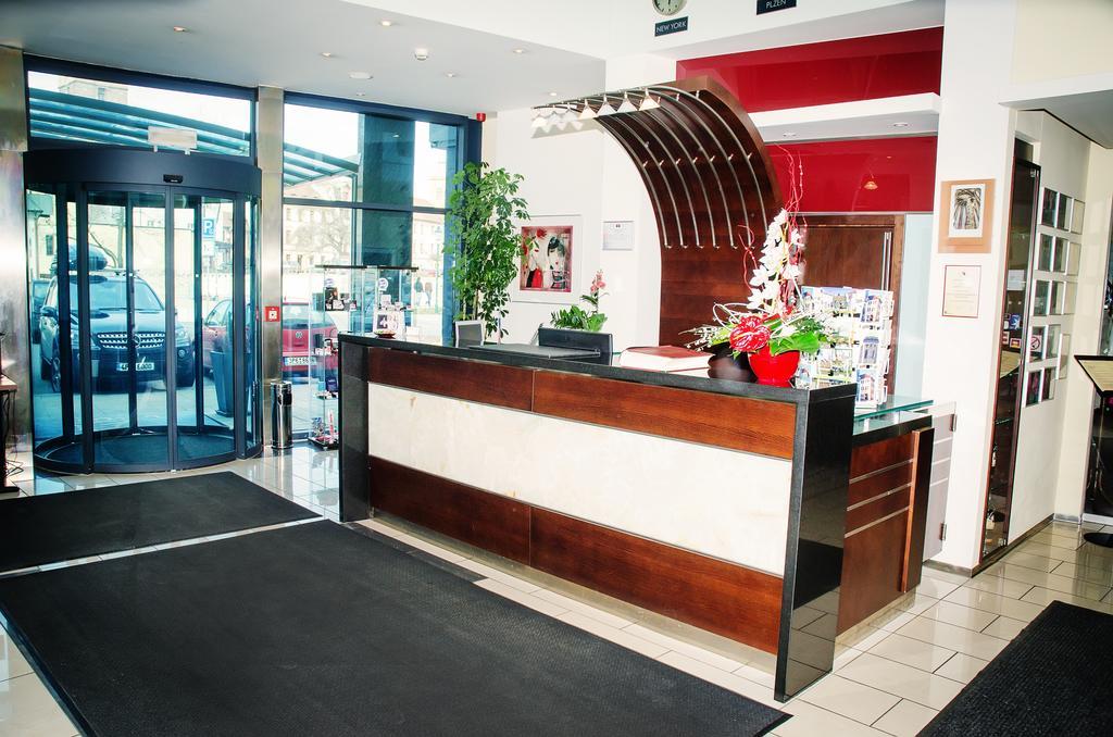 U Zvonu Hotel Plzeň Kültér fotó