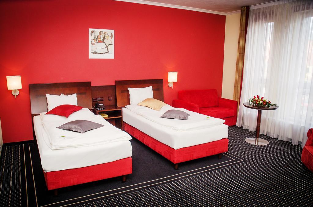 U Zvonu Hotel Plzeň Kültér fotó