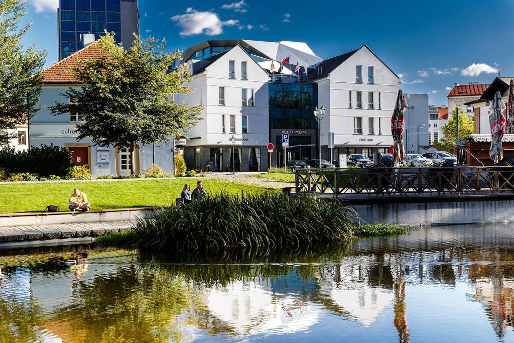 U Zvonu Hotel Plzeň Kültér fotó
