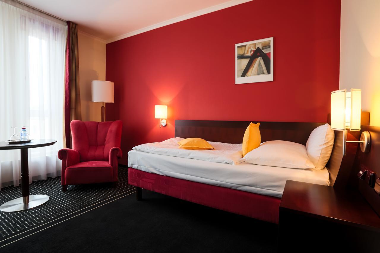 U Zvonu Hotel Plzeň Kültér fotó